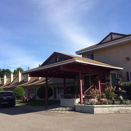 Motel Des Pentes Et Suites Saint-Sauveur-des-Monts Eksteriør billede
