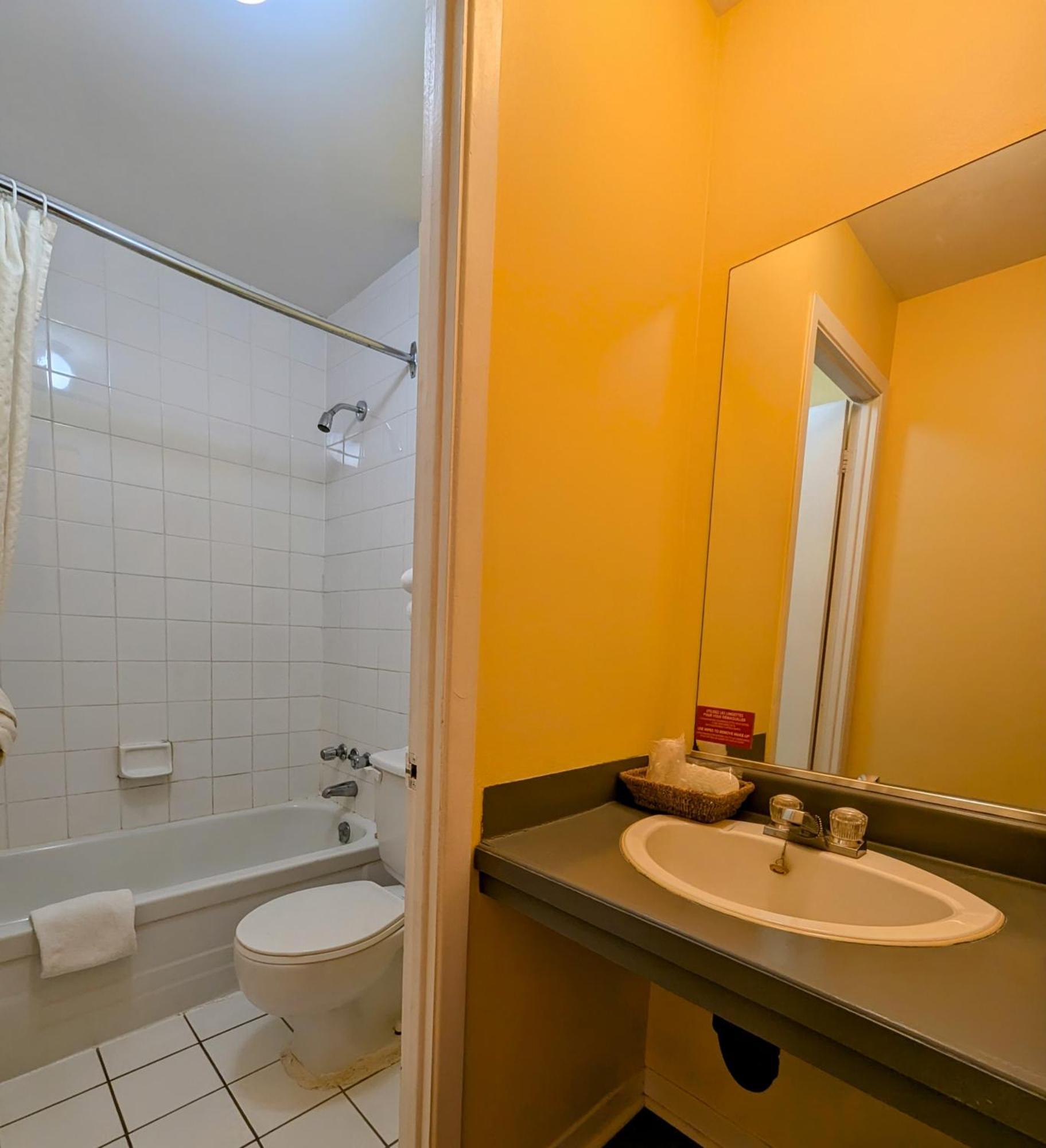 Motel Des Pentes Et Suites Saint-Sauveur-des-Monts Eksteriør billede
