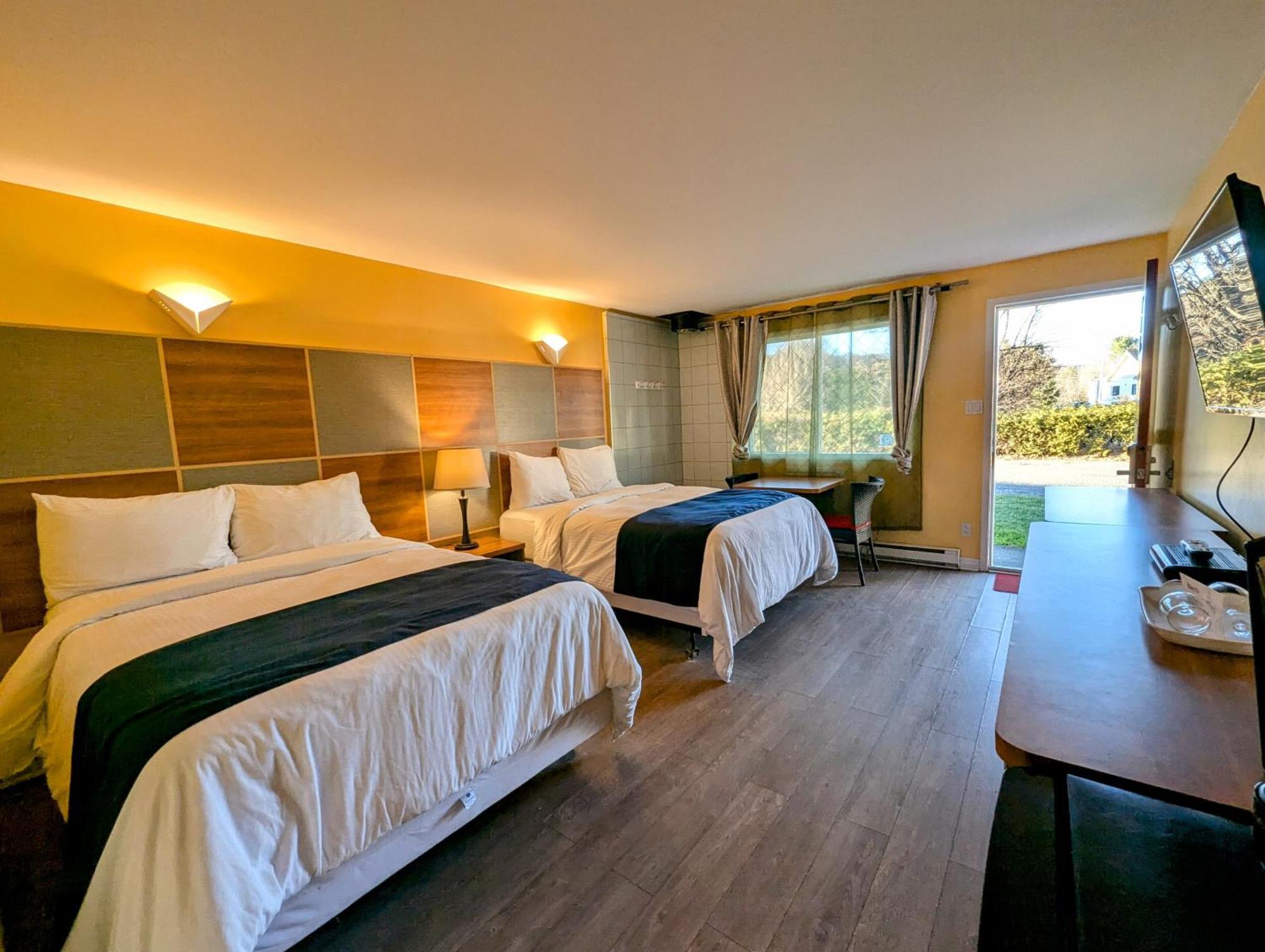 Motel Des Pentes Et Suites Saint-Sauveur-des-Monts Eksteriør billede