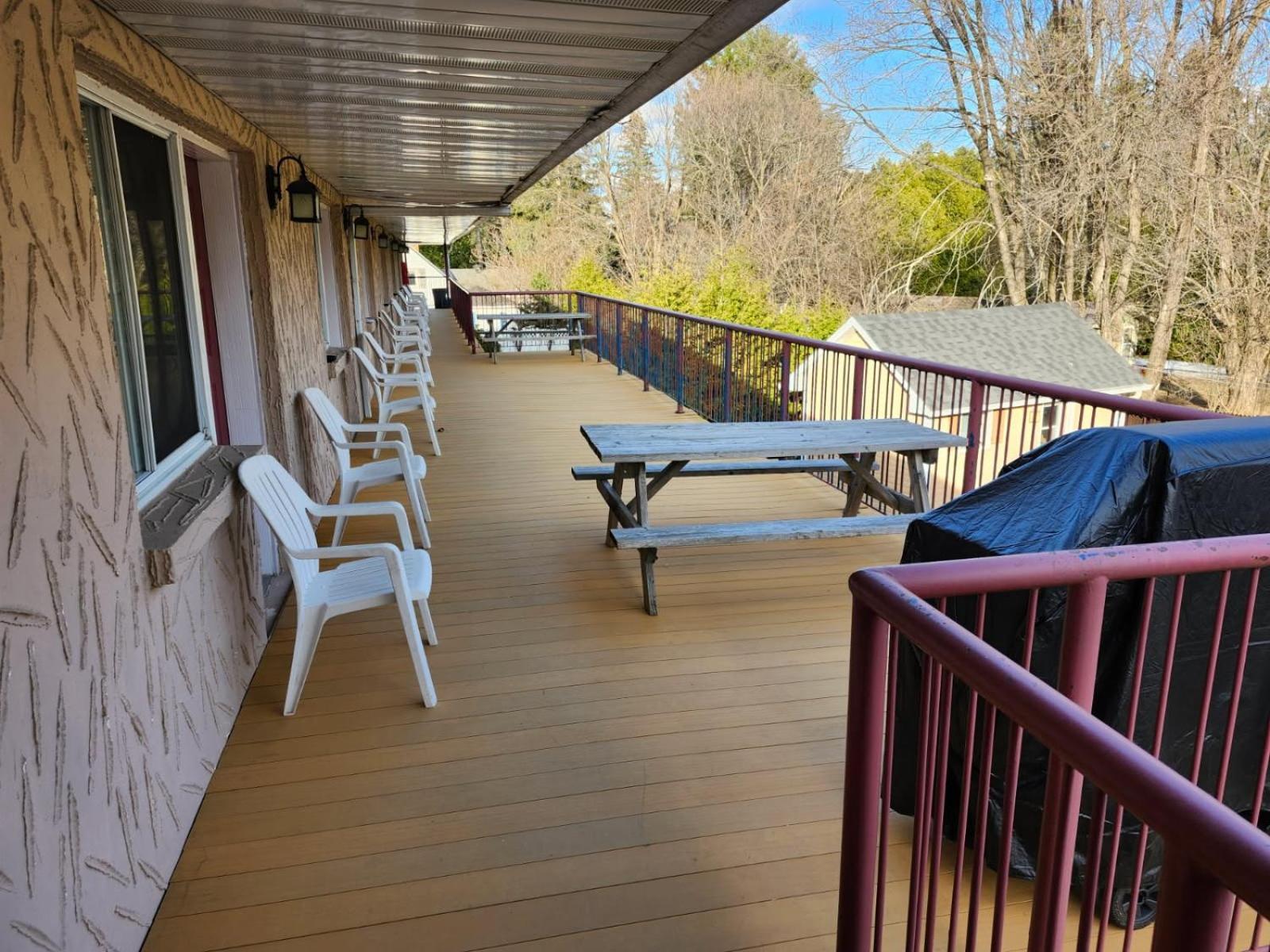 Motel Des Pentes Et Suites Saint-Sauveur-des-Monts Eksteriør billede
