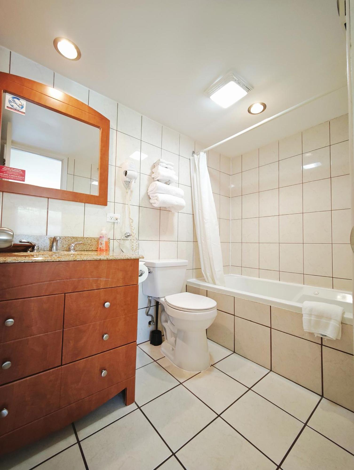 Motel Des Pentes Et Suites Saint-Sauveur-des-Monts Eksteriør billede