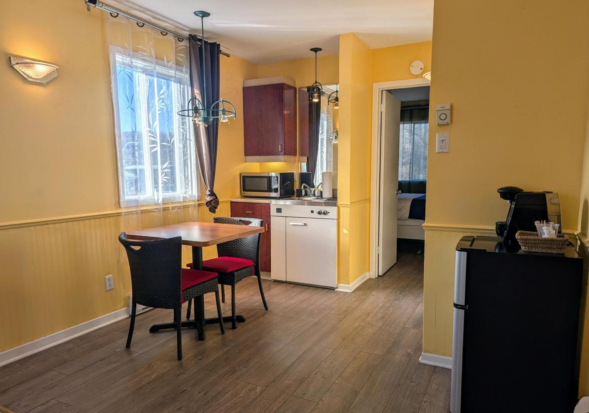 Motel Des Pentes Et Suites Saint-Sauveur-des-Monts Eksteriør billede